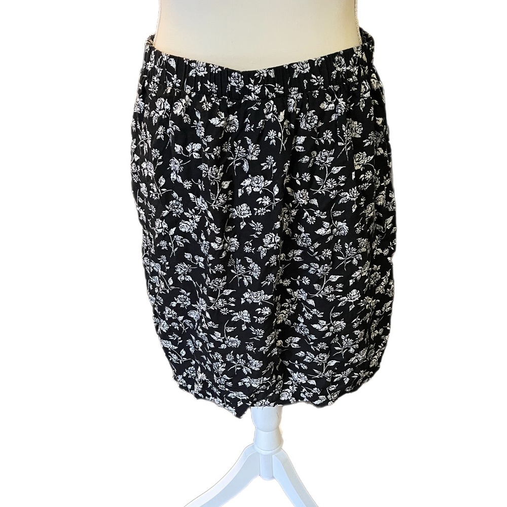 Mossimo Black and White Floral Skirt with frayed bottom. Womens size Medium. - Picture 1 of 4